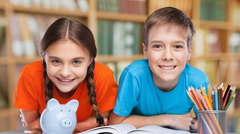 Edukacja finansowa – w domu czy w szkole?  Jak nauczyć dzieci rozsądnego gospodarowania pieniędzmi?